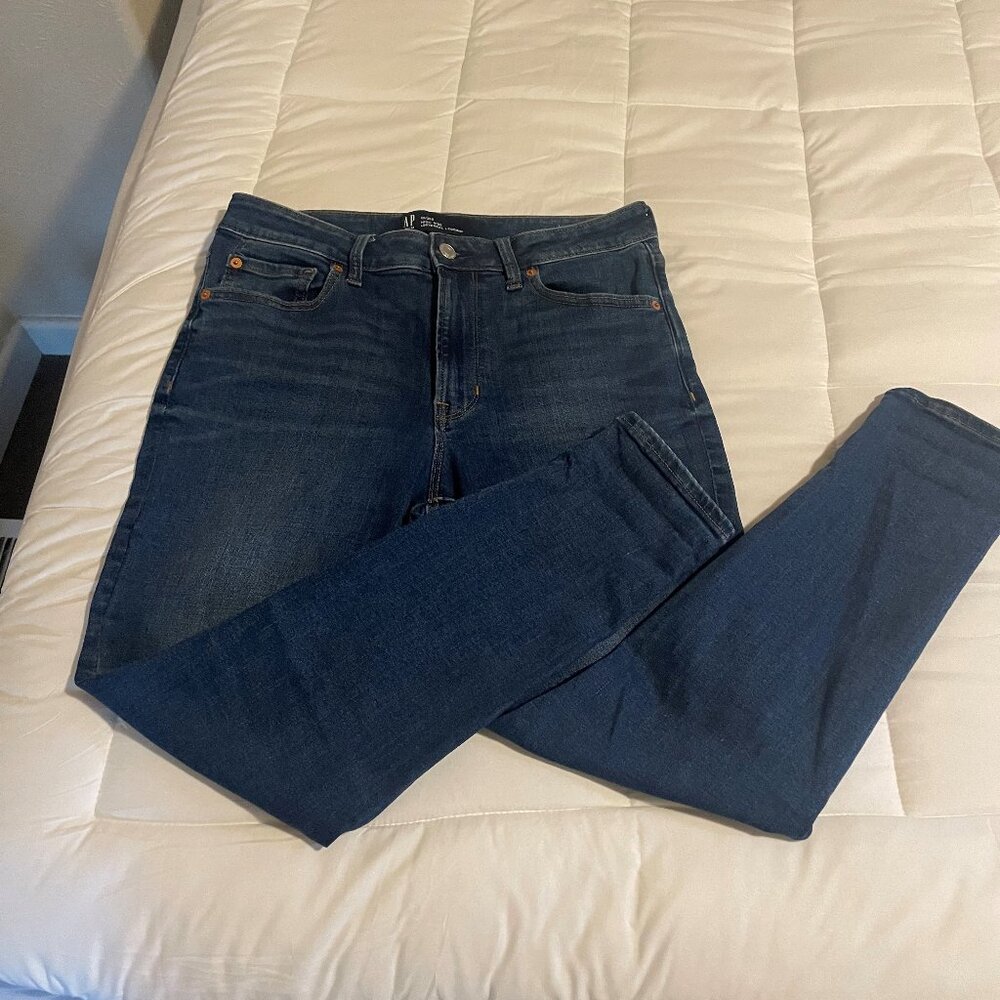3/$10    GAP High-Rise Universal Legging
